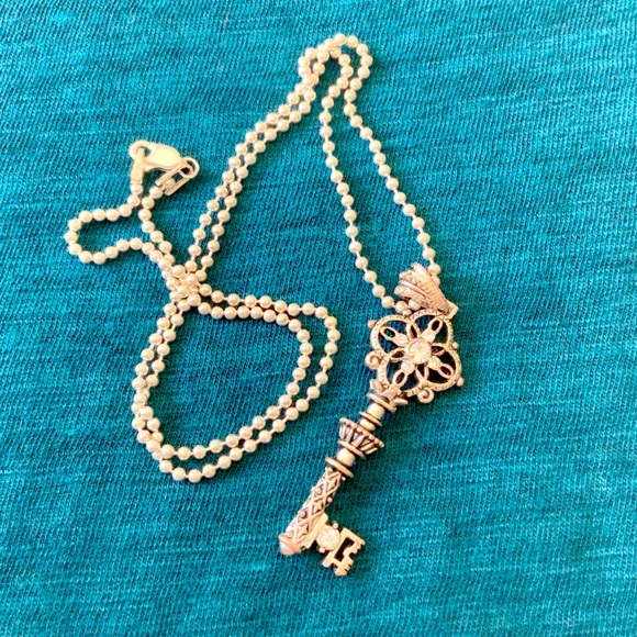 Silvertone Key Pendant on Sterling Chain - Picture 4 of 6